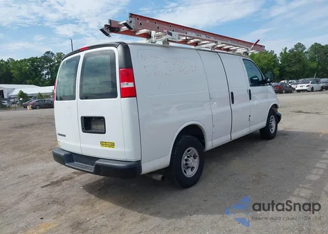2017 Chevrolet Express 2500 Work Van z USA, uszkodzony, nr VIN 1GCWGAFF7H1340601